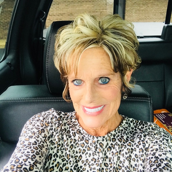 Meet your Posher, Sharon - Picture 2 of 8